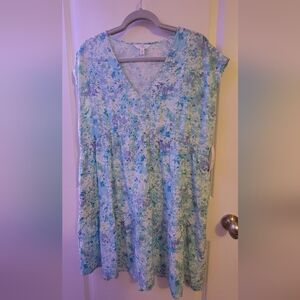 NWT Floral V-Neck Women's Dress With POCKETS Size S